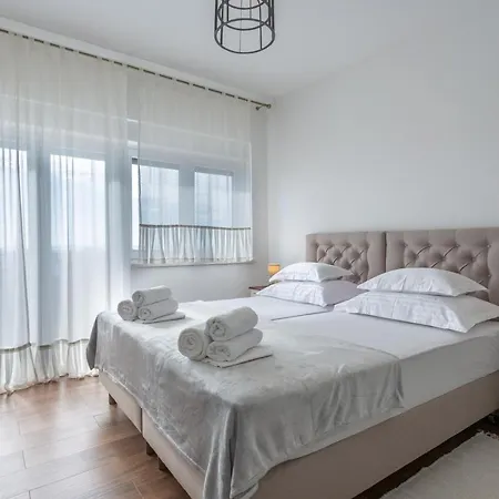 Melki For 12 People With Private Pool Willa