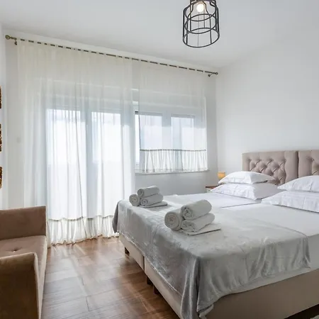 Willa Melki For 12 People With Private Pool *