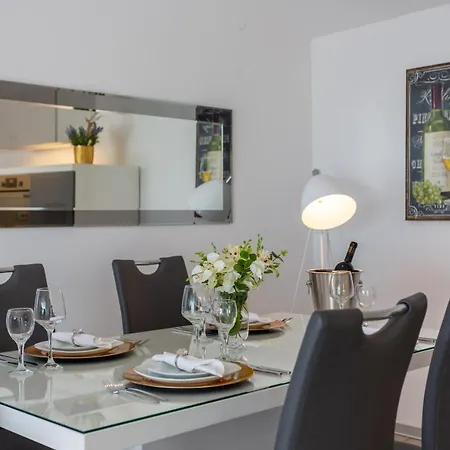 Willa Melki For 12 People With Private Pool