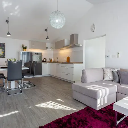 Melki For 12 People With Private Pool *