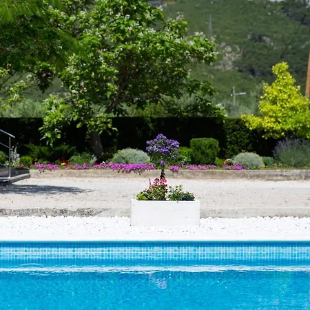 别墅 Melki For 12 People With Private Pool