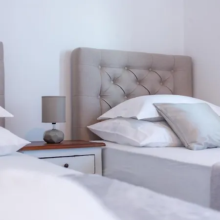 Melki For 12 People With Private Pool