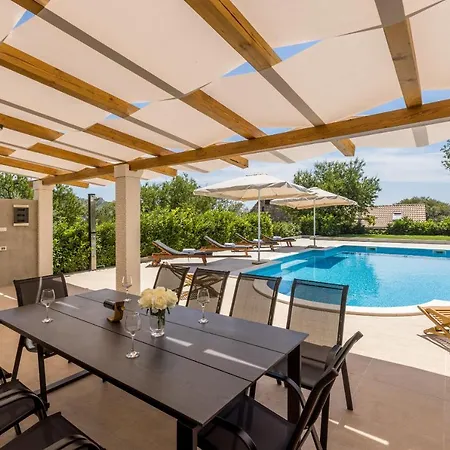 Willa Melki For 12 People With Private Pool