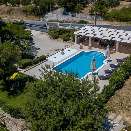 Willa Melki For 12 People With Private Pool *