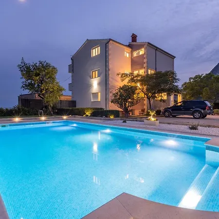 Melki For 12 People With Private Pool