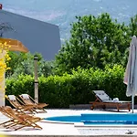 Melki For 12 People With Private Pool Klis