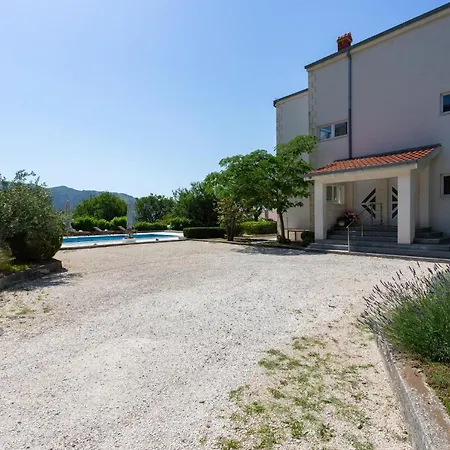 Melki For 12 People With Private Pool