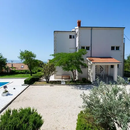 Melki For 12 People With Private Pool *