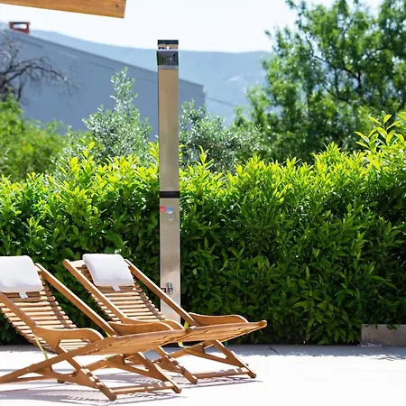 Melki For 12 People With Private Pool Villa
