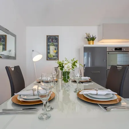Melki For 12 People With Private Pool Villa