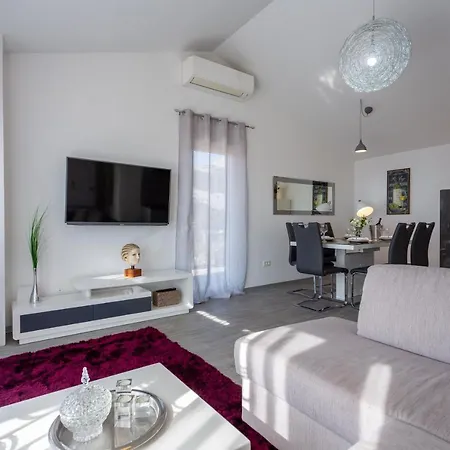 Melki For 12 People With Private Pool