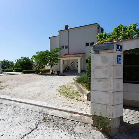 Melki For 12 People With Private Pool