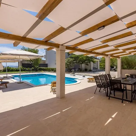 Willa Melki For 12 People With Private Pool *