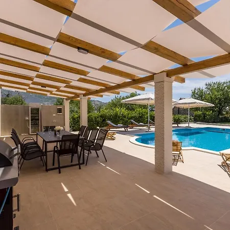 Villa Melki For 12 People With Private Pool