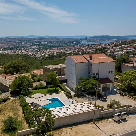 Villa Melki For 12 People With Private Pool