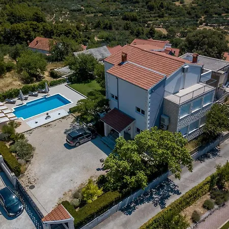 Melki For 12 People With Private Pool