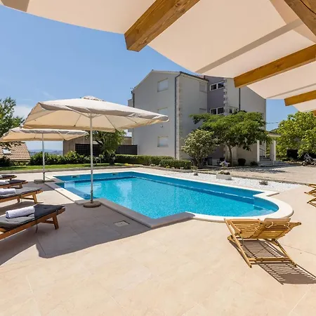 Melki For 12 People With Private Pool Villa *