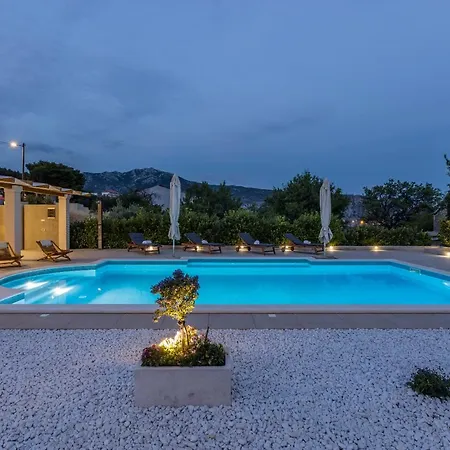 Melki For 12 People With Private Pool Villa