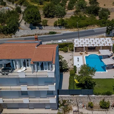 Melki For 12 People With Private Pool Klis