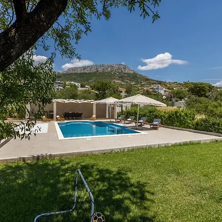 Melki For 12 People With Private Pool Villa *