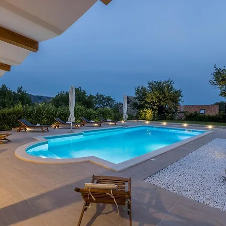 Melki For 12 People With Private Pool *