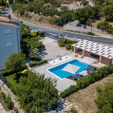 Villa Melki For 12 People With Private Pool