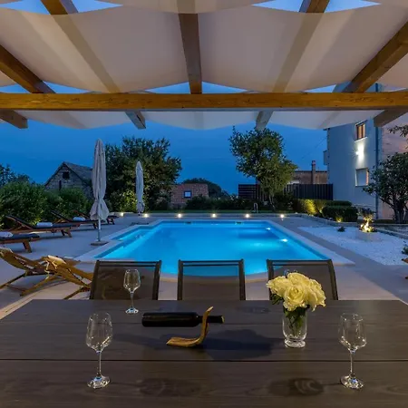 Villa Melki For 12 People With Private Pool Klis