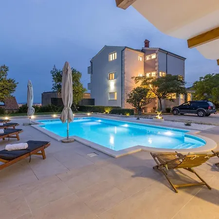 Villa Melki For 12 People With Private Pool
