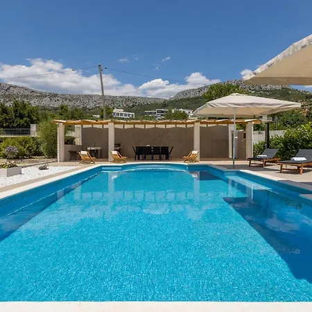 Melki For 12 People With Private Pool *