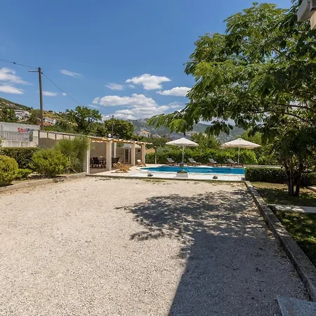 Melki For 12 People With Private Pool Villa *
