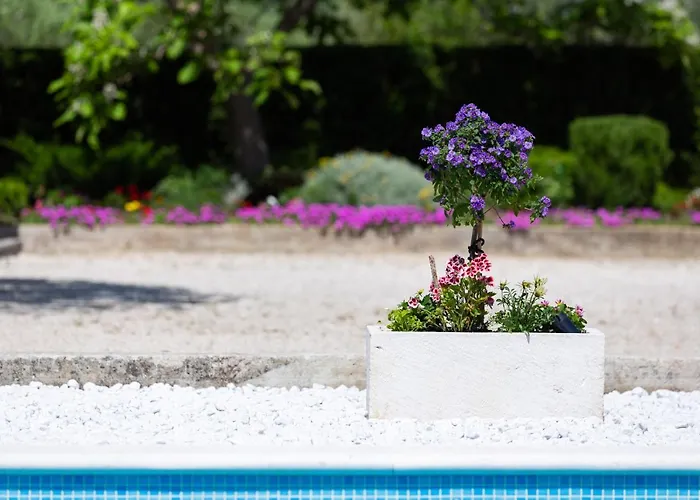 Melki For 12 People With Private Pool