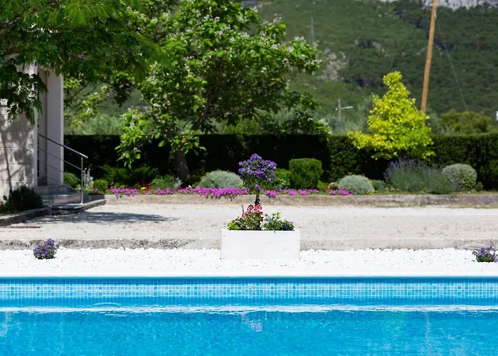 Villa Melki For 12 People With Private Pool